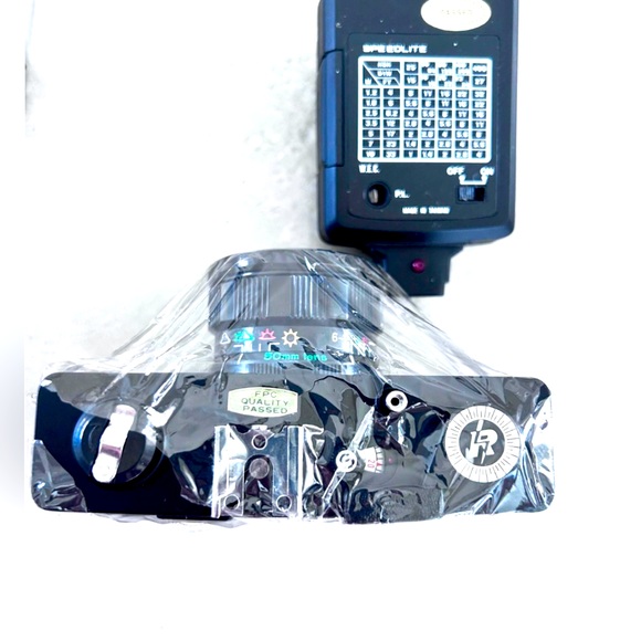 Vintage Set! NIB Kinon 35 mm SL3 Film Camera w/ new attachable electronic flash! - Picture 4 of 6